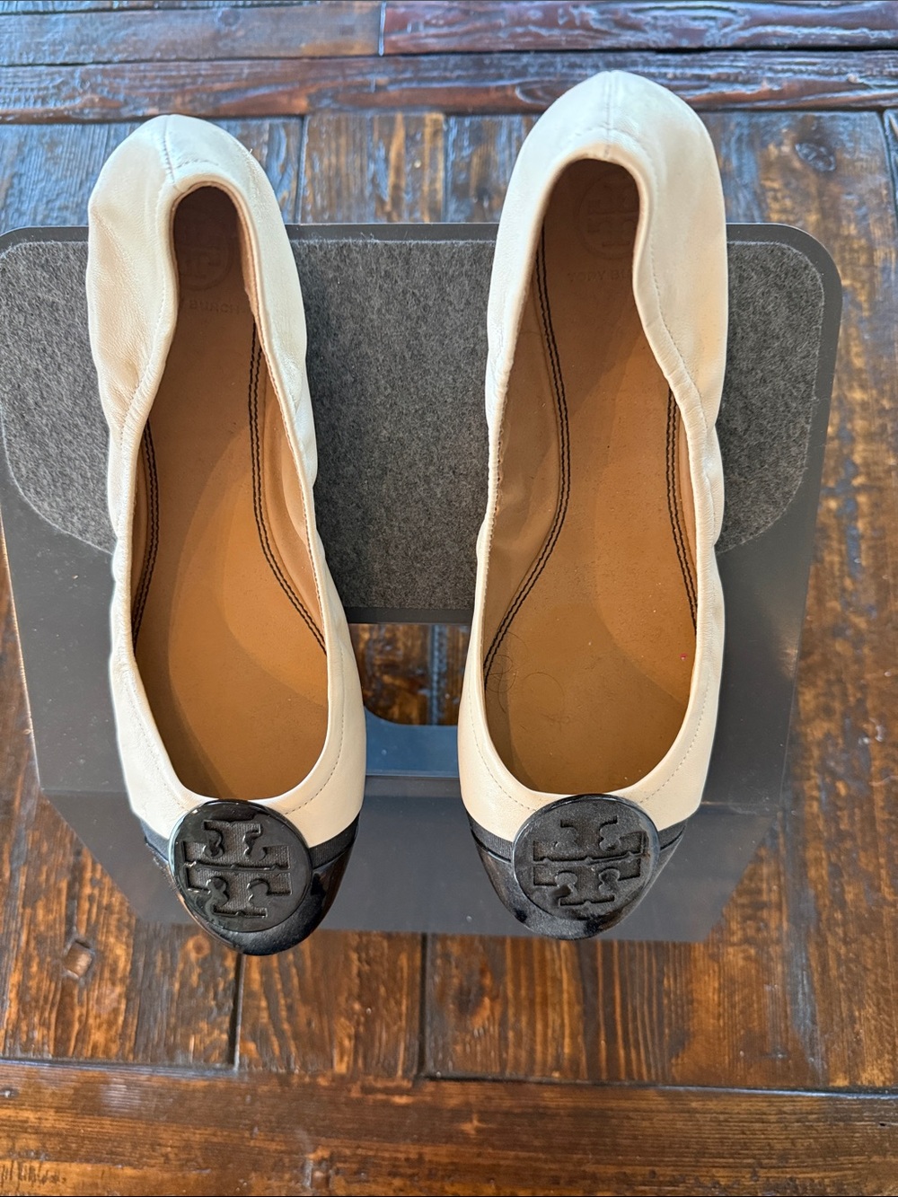 Tory Burch Cream Leather Ballet Flats with Black Logo Cap